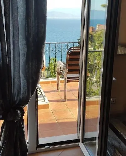 Sofia's Pottery House Case de vacanță